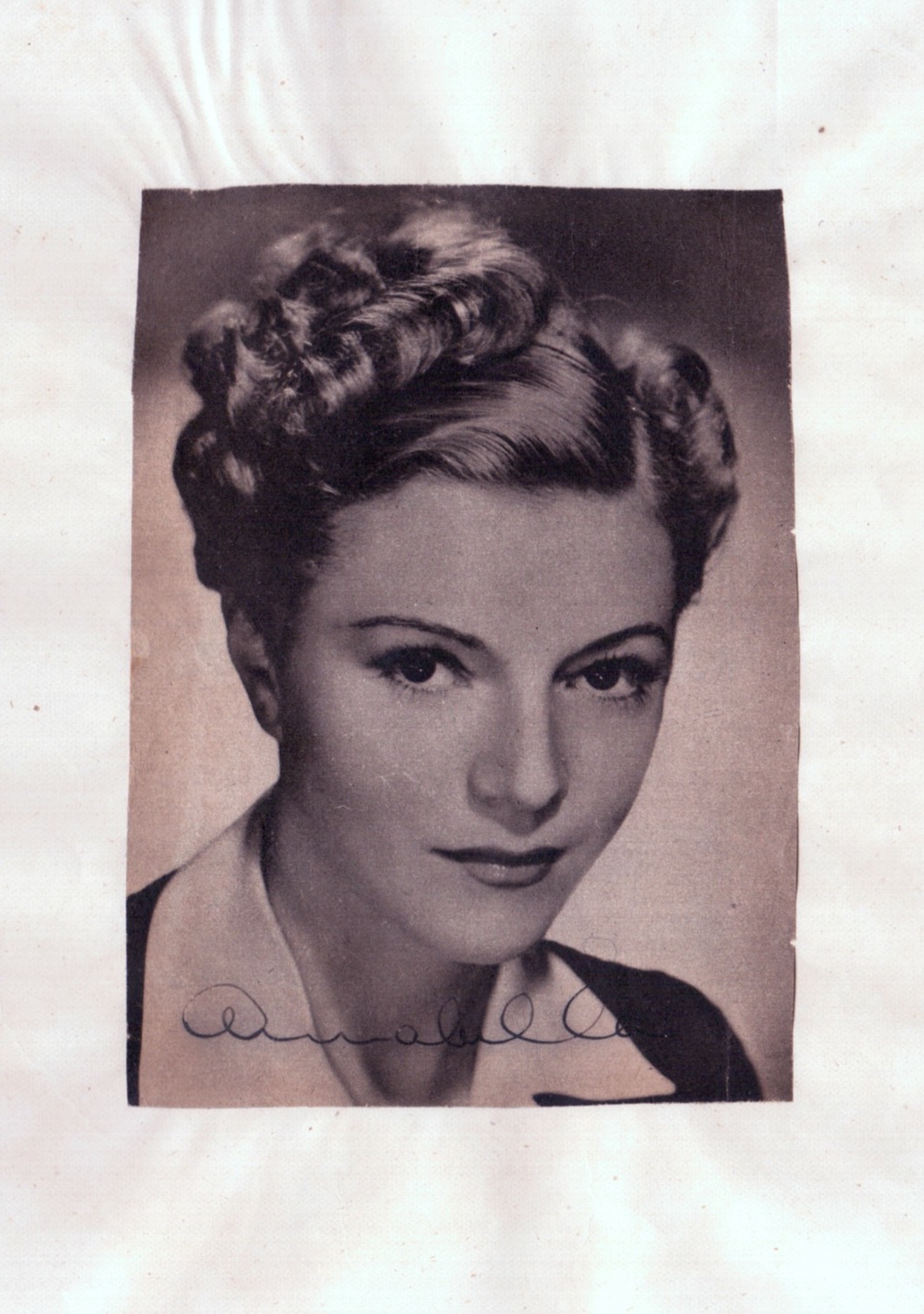 ANNABELLA — Stunning Signed Magazine Portrait Photograph, | Sophie Dupré Autographs