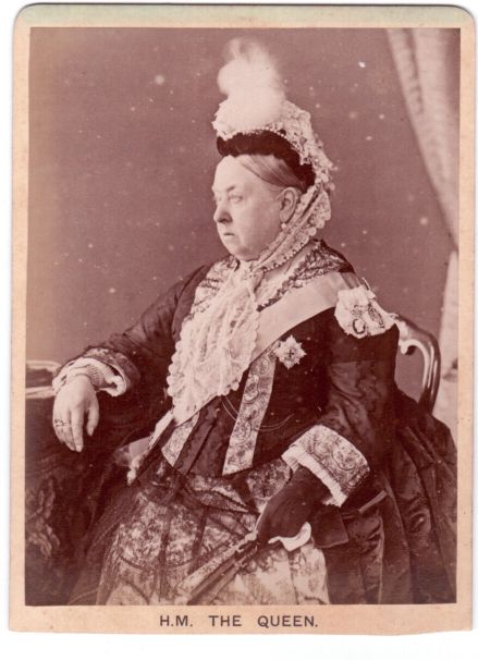 [VICTORIA — Splendidly Regal Unsigned Cabinet Portrait Photograph, | Sophie Dupré Autographs