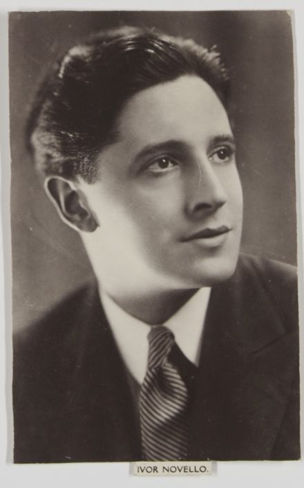 [NOVELLO — Unsigned Portrait Postcard Photo, | Sophie Dupré Autographs