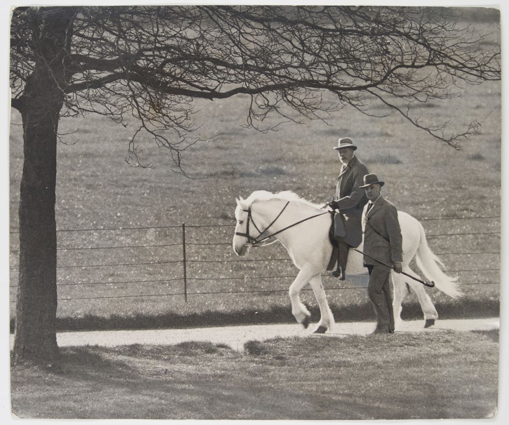 [GEORGE V — Fine Unsigned Press Photograph by Keystone Press Agency, | Sophie Dupré Autographs
