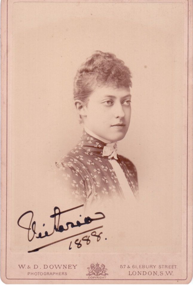 VICTORIA ALEXANDRA — Excellent Cabinet Portrait Photograph by W & D Downey, Signed 'Victoria' | Sophie Dupré Autographs