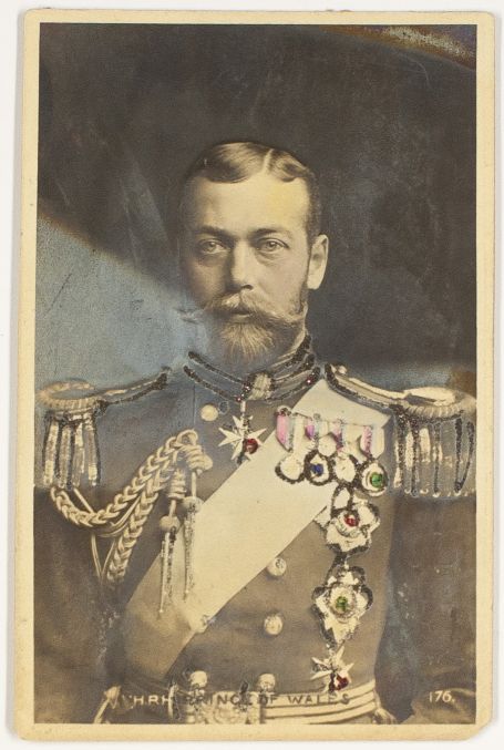 [GEORGE V — Unsigned Bas-Relief Portrait Postcard Photograph, as Prince of Wales, | Sophie Dupré Autographs