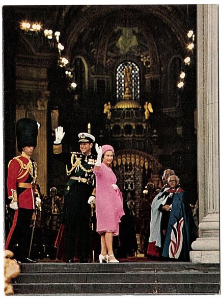 [ELIZABETH II — Royal Household Christmas Card, | Sophie Dupré Autographs