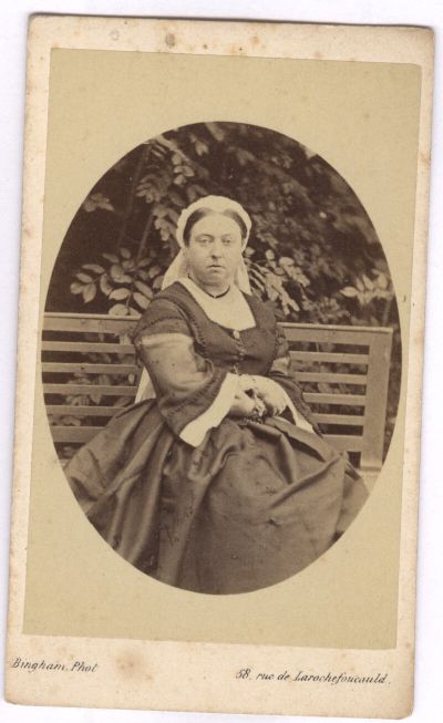 [VICTORIA — Carte-de-visite Portrait Photograph by Bingham | Sophie Dupré Autographs